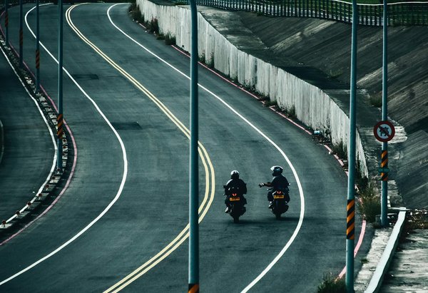 Wie tragen moderne Airbagsysteme zur Insassensicherheit bei?